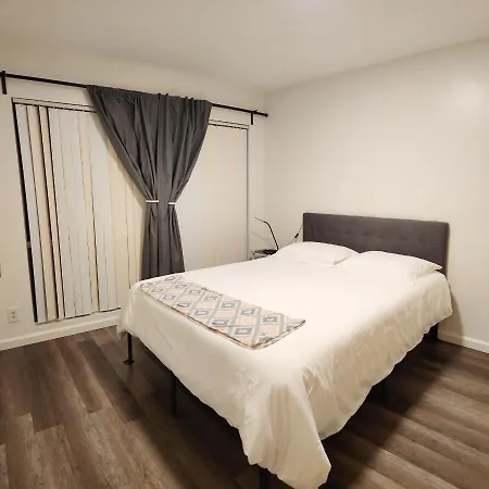 Centrally Located, 4X Queen, 300 Mbps Internet With Backyard!